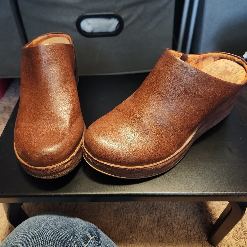 Korks clogs size 8M wide